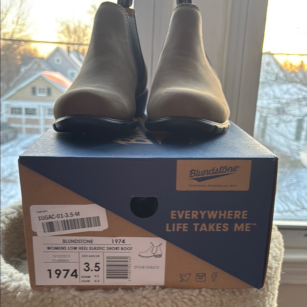 Blundstone Women's Stone Nubuck Boots